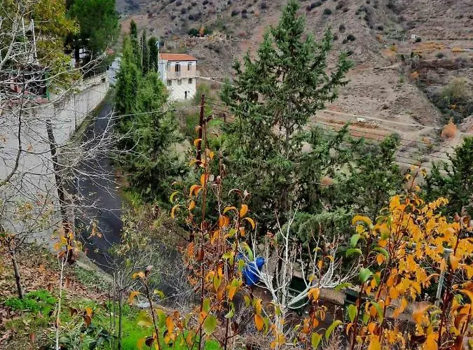 Kampi Double Storey House In The Village بيت خشبي *