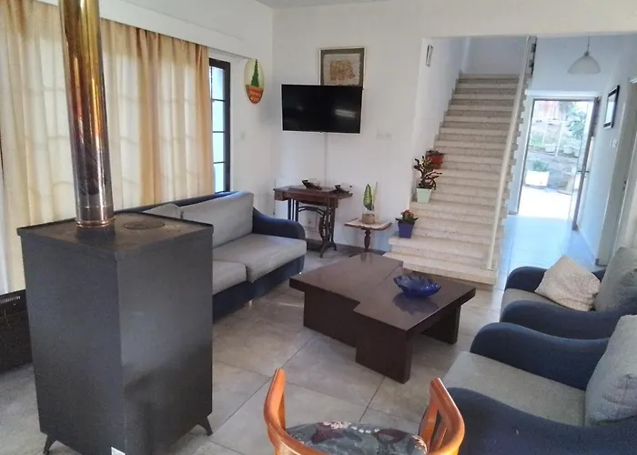 Kampi Double Storey House In The Village بيت خشبي نيقوسيا