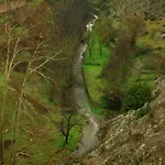 بيت خشبي Kampi Double Storey House In The Village *