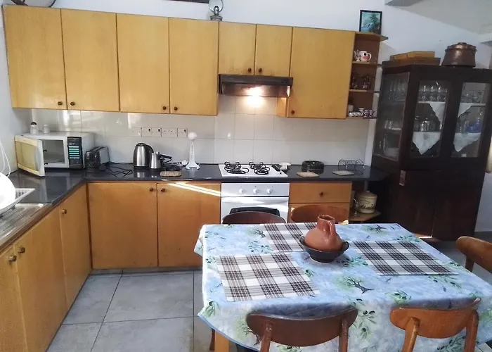 Kampi Double Storey House In The Village 山林小屋 尼科西亚