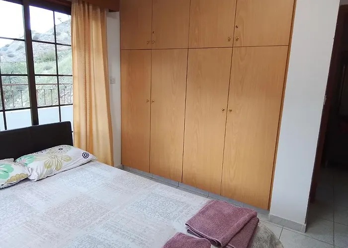 Kampi Double Storey House In The Village 山林小屋 尼科西亚