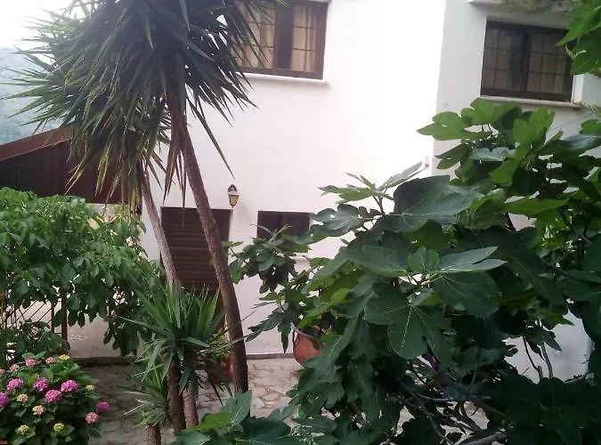 山林小屋 Kampi Double Storey House In The Village 尼科西亚