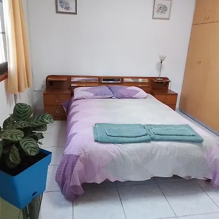 Kampi Double Storey House In The Village Lodge *